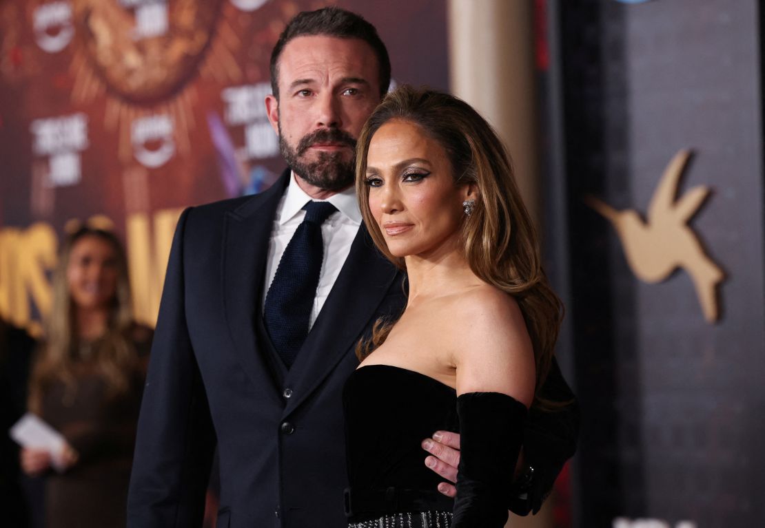 Ben Affleck i członkini obsady Jennifer Lopez biorą udział w premierze filmu 