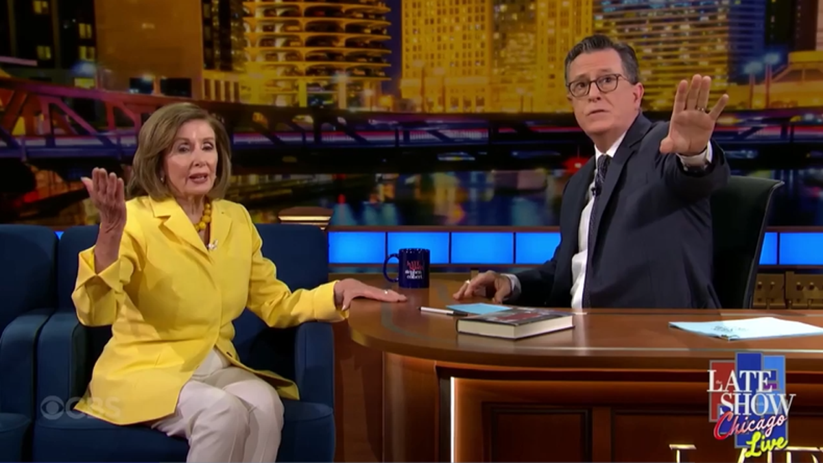 Nancy Pelosi i Stephen Colbert