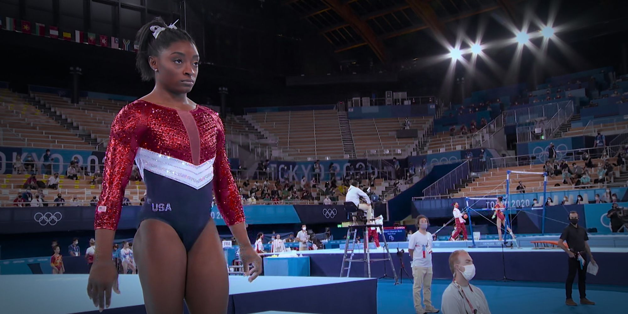 Simone Biles na Igrzyskach Olimpijskich w Tokio 2024 w serialu dokumentalnym Netflixa „Simone Biles Rising”.