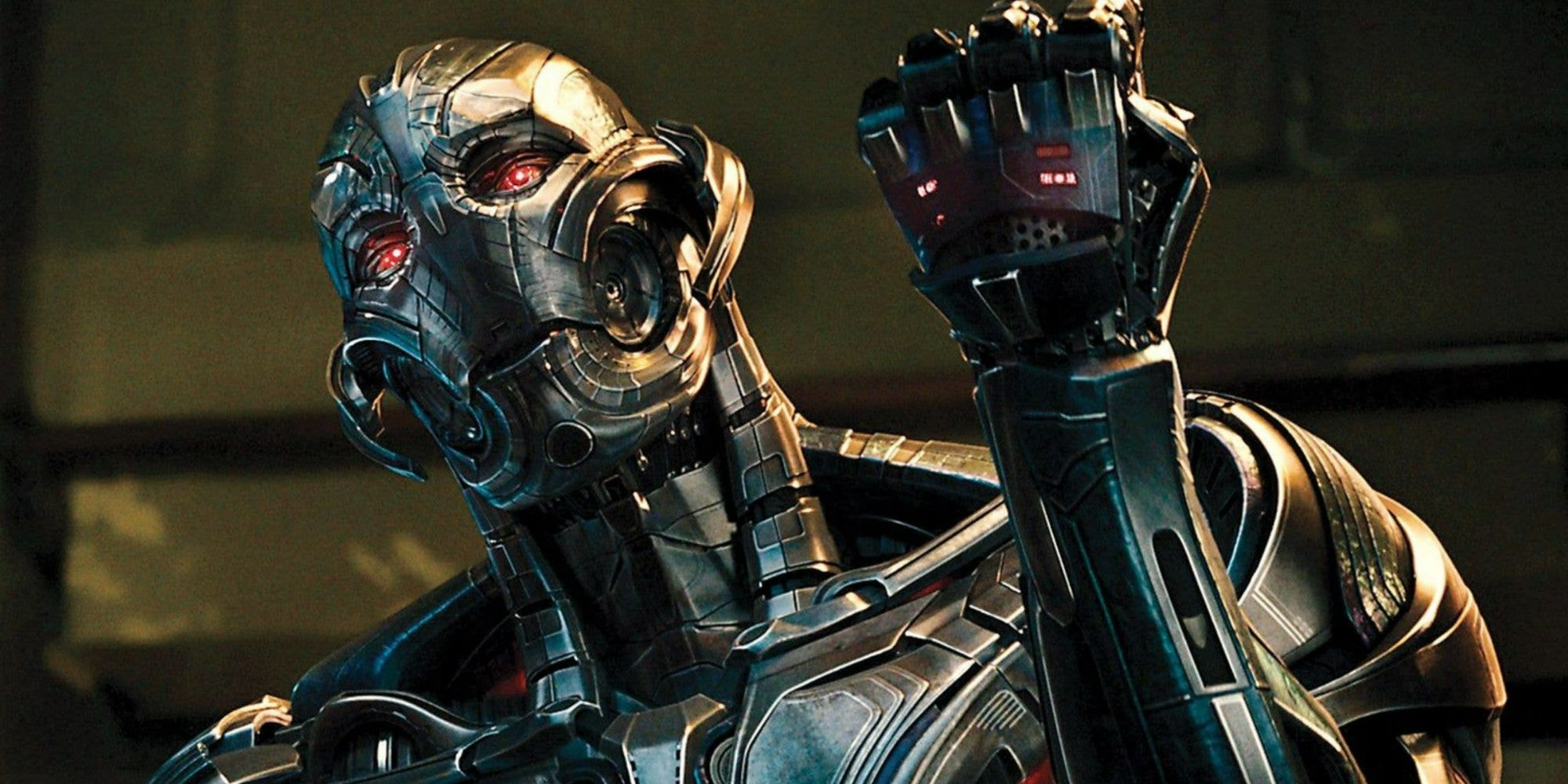 Ultron przygotowuje się do ataku w Avengers: Czas Ultrona.