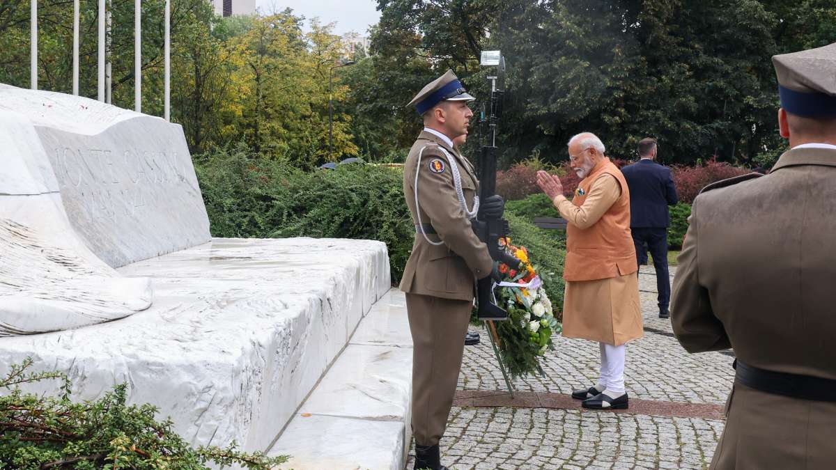 Premier Narendra Modi składa hołd w Warszawie