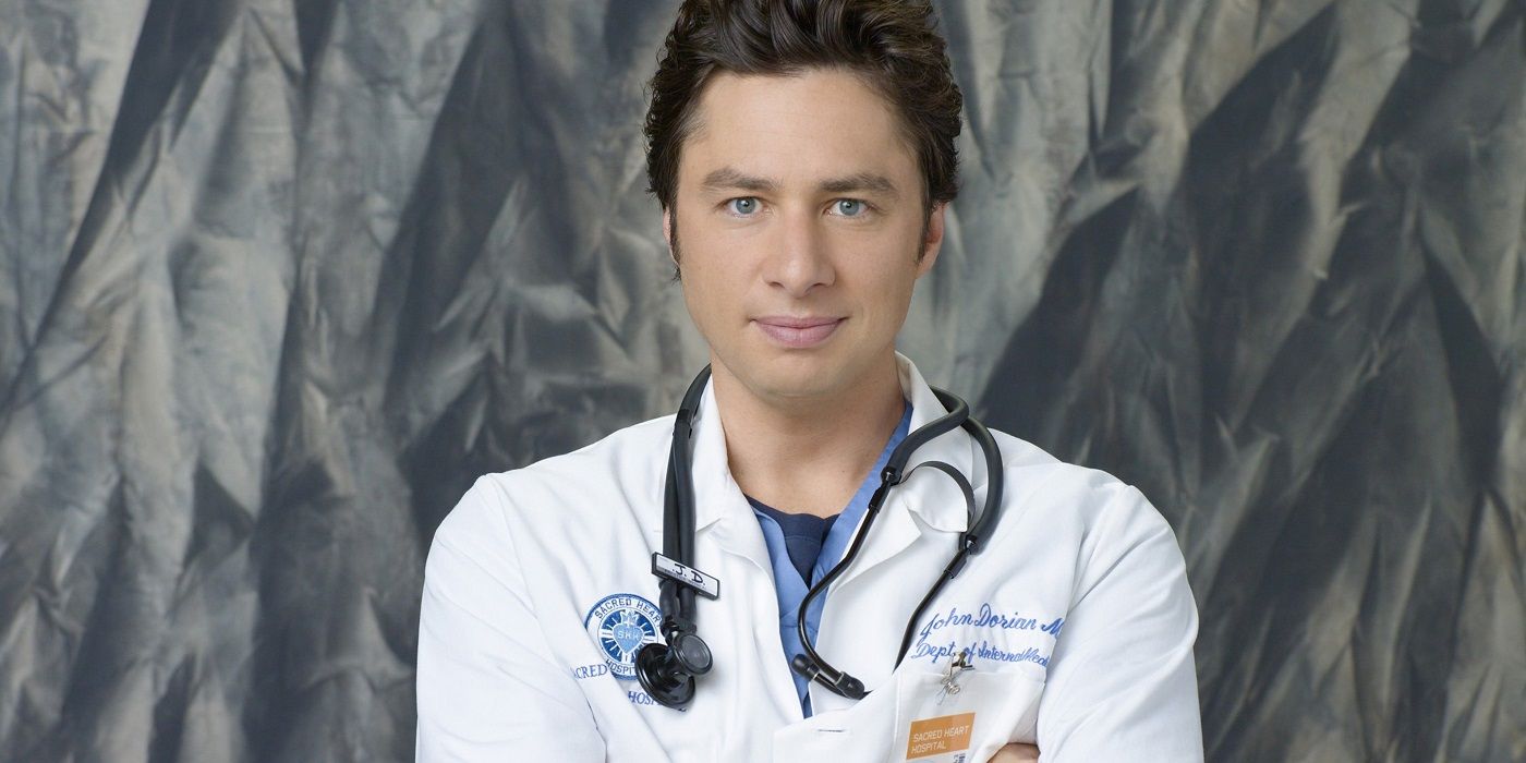 Zach Braff jako JD pozuje w materiałach promocyjnych Scrubs