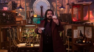 „CO ROBIMY W CIENIU” – „Hybrid Creatures” – sezon 5, odcinek 7 (emisja 17 sierpnia) – na zdjęciu: Matt Berry jako Laszlo. CR: Russ Martin/FX