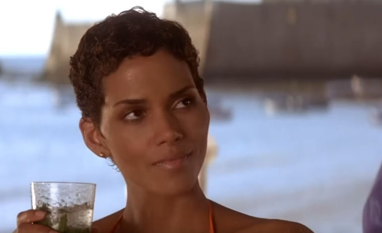 Halle Berry mówi, że Pierce Brosnan przywrócił jej wiarę w mężczyzn podczas kręcenia filmu o Jamesie Bondzie „Śmierć nadejdzie jutro”