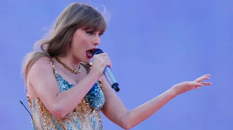 EPA Taylor Swift występuje na scenie w Zurychu w Szwajcarii podczas swojej światowej trasy koncertowej Eras