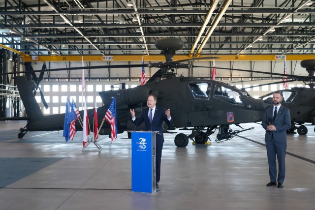 Wzmocnienie więzi: V Korpus wspiera ceremonię podpisania polskiego Apache