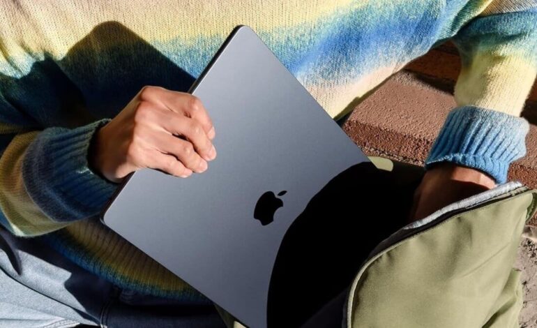 Najnowszy MacBook Air M3 firmy Apple otrzymuje ogromną zniżkę, dostępną skutecznie poniżej ₹1 lakh. Oto jak skorzystać z oferty