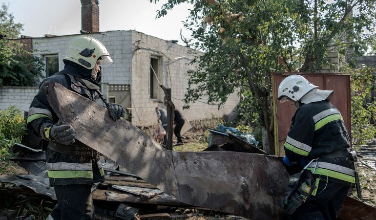 Rosja przeprowadza „jeden z największych” ataków lotniczych na miasta i sieci energetyczne na Ukrainie, mówi Zełenski