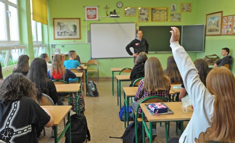 Opozycja krytykuje Ministerstwo Edukacji za zatwierdzenie podręcznika do historii polsko-niemieckiej