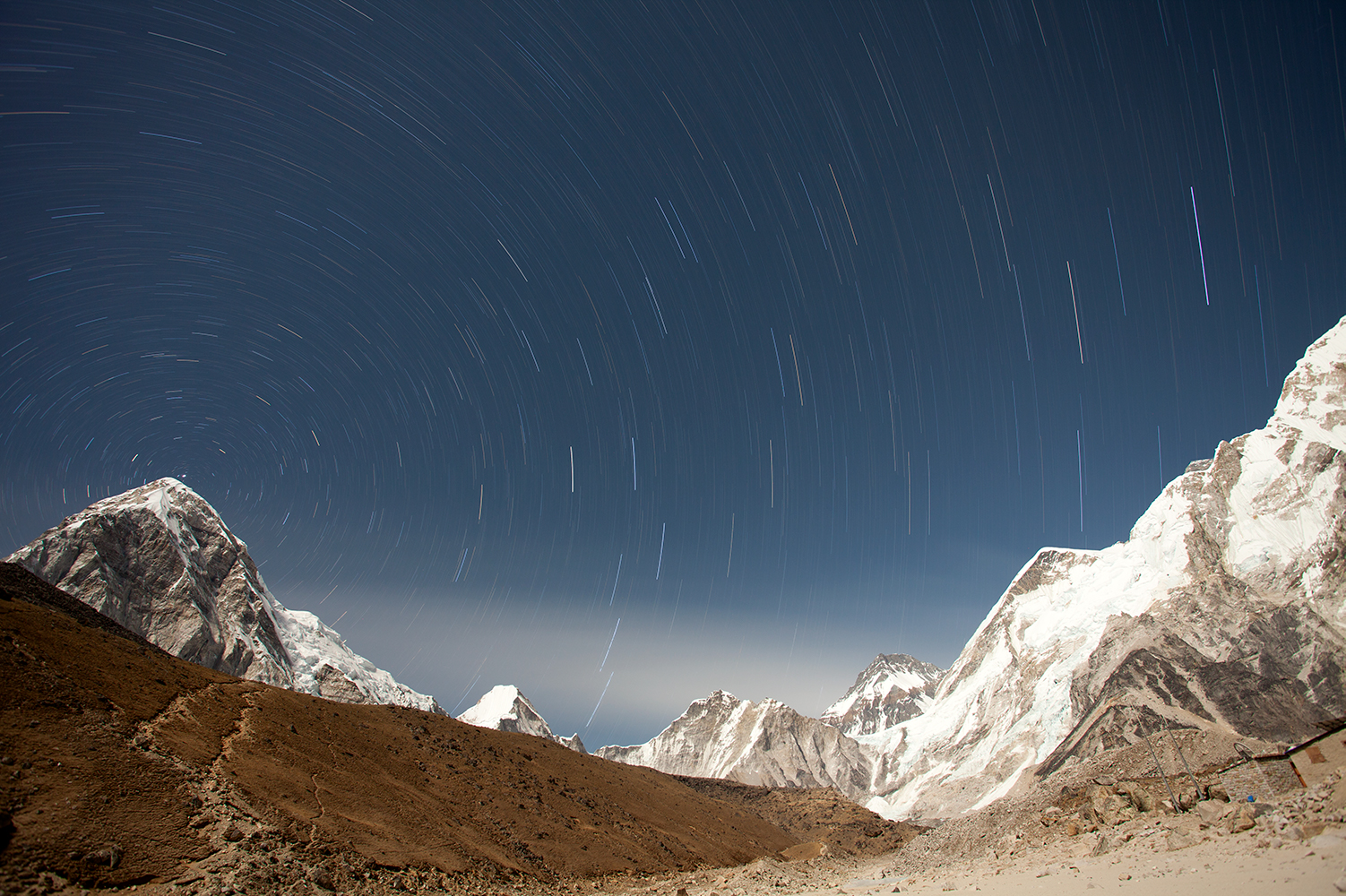 astrofotografia ze szlakami gwiazd